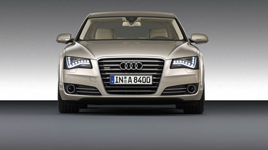 Audi A8 - beige - face avant