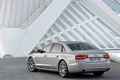 Audi A8 L gris 3/4 arrière gauche 4