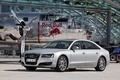 Audi A8 L gris 3/4 avant gauche 3