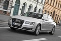 Audi A8 L gris 3/4 avant gauche travelling penché 2