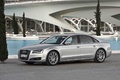 Audi A8 L gris 3/4 avant gauche