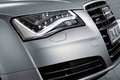 Audi A8 L gris phare avant