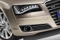 Audi A8 L W12 beige phare avant