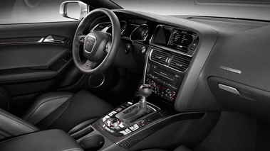 Audi RS5 rouge intérieur