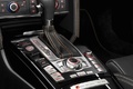 Audi RS6 Plus console centrale debout