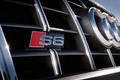 Audi S6 berline gris logo calandre