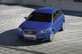 Audi S6 bleu 3/4 avant gauche vue de haut