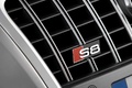 Ausi S8 gris logo calandre