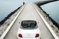 Bentley Continental Supersports Convertible blanc face arrière travelling debout 2