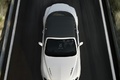Bentley Continental Supersports Convertible blanc face avant capotée travelling debout