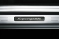 Bentley Continental Supersports Convertible blanc pas de porte
