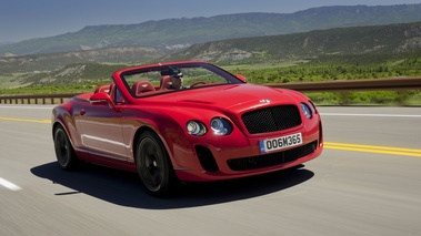 Bentley Continental Supersports Convertible rouge 3/4 avant droit travelling penché