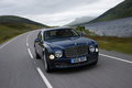 Bentley Muslanne bleu 3/4 avant droit travelling penché 2