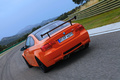 BMW M3 E92 GTS orange 3/4 arrière gauche travelling penché 2