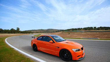 BMW M3 E92 GTS orange 3/4 avant droit 