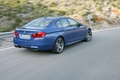 BMW M5 2011 bleu 3/4 arrière droit travelling 4