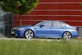 BMW M5 2011 bleu 3/4 avant gauche filé 2