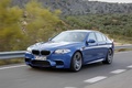 BMW M5 2011 bleu 3/4 avant gauche travelling 2