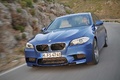 BMW M5 2011 bleu 3/4 avant gauche travelling penché 5