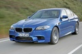 BMW M5 2011 bleu 3/4 avant gauche travelling