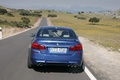 BMW M5 2011 bleu face arrière travelling