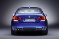 BMW M5 2011 bleu face arrière
