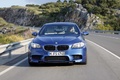 BMW M5 2011 bleu face avant travelling
