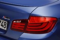 BMW M5 2011 bleu feux arrière 2