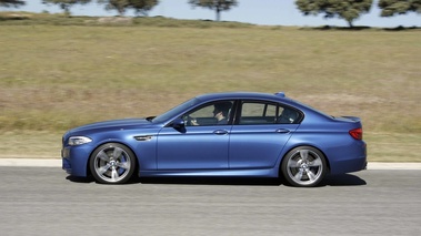 BMW M5 2011 bleu filé