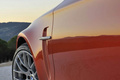 BMW Série 1 M - orange - flanc gauche