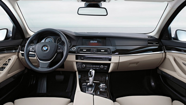 BMW Série 5 2010 - tableau de bord