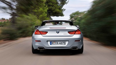 BMW Série 6 Cabriolet gris face arrière travelling