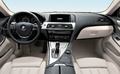 BMW Série 6 Coupé - rouge - tablea de bord