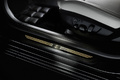 BMW Série 7 Steinway & Sons - noire - seuil de porte