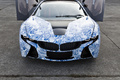 BMW Vision Efficient Dynamics concept artcar blanc/bleu face avant portes ouvertes debout