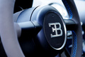 Bugatti Veyron Super Sport carbone bleu The Quail volant
