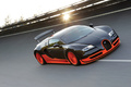Bugatti Veyron Super Sport - noire/orange - 3/4 avant droit, dynamique
