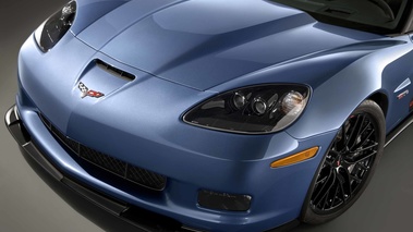 Chevrolet Corvette C6 Z06 Carbon Edition bleu capot