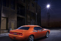 Dodge Challenger R/T orange 3/4 arrière droit
