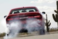 Dodge Challenger R/T rouge face arrière penché burn