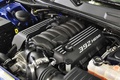 Dodge Challenger SRT-8 bleu moteur