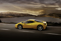 Ferrari 458 Italia jaune profil travelling