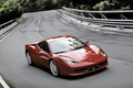 Ferrari 458 Italia rouge 3/4 avant droit travelling penché