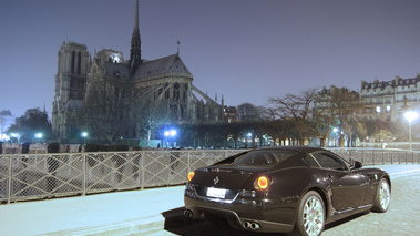 Ferrari 599 GTB Fiorano noir Notre Dame de Paris 3/4 arrière droit