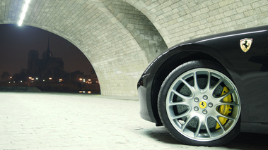 Ferrari 599 GTB Fiorano noir pont jante