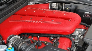 Ferrari 599 GTO bordeaux moteur