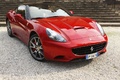 Ferrari California HELE rouge 3/4 avant droit fermé