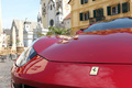 Ferrari FF rouge logo calandre debout