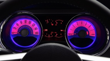 Ford Mustang GT 2011 - instrumentation