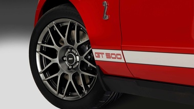 Shelby GT500 rouge logos aile